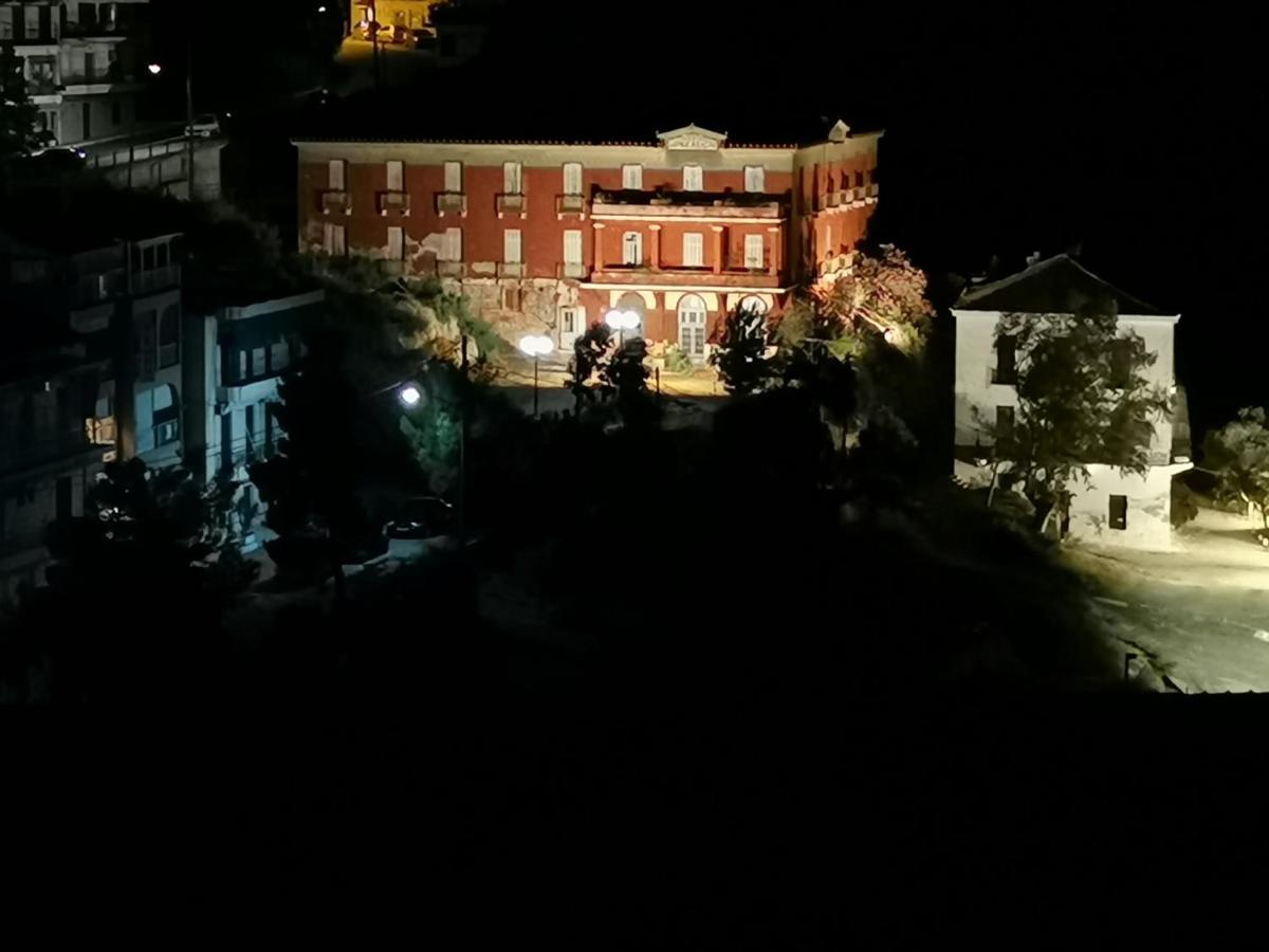 Hotel Rania Lutrá Edipszú Kültér fotó