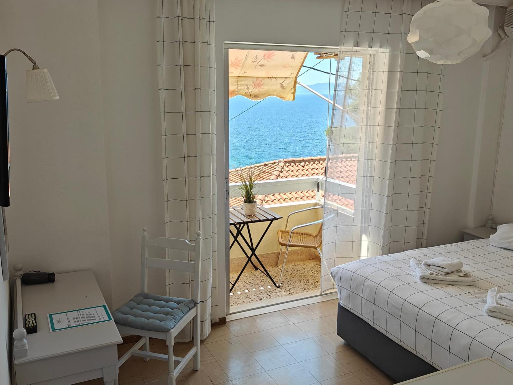 Hotel Rania Lutrá Edipszú Kültér fotó