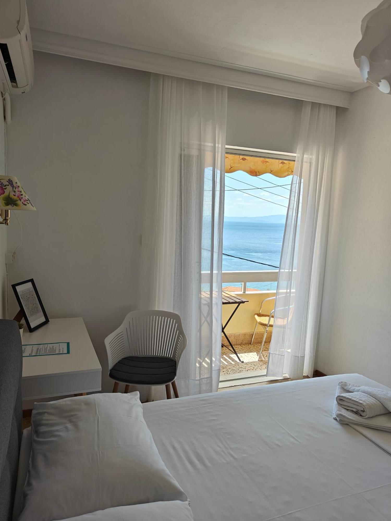 Hotel Rania Lutrá Edipszú Kültér fotó